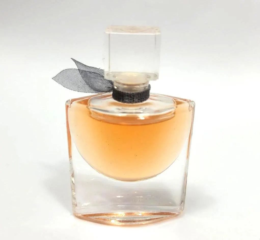 Perfume and Power: The Allure of Luxury Scents