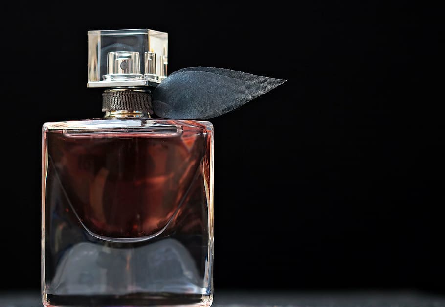 Your Guide to Effortless “Clean Girl” Scents