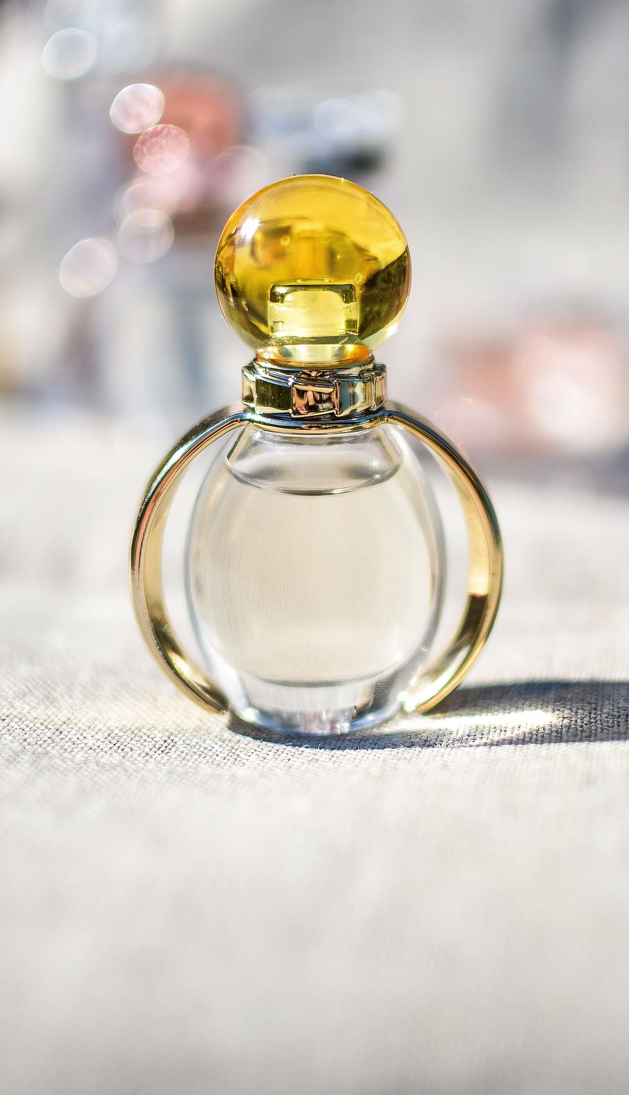 Weather-Proof Perfumes: What to Wear When It’s Hot, Cold, or Humid